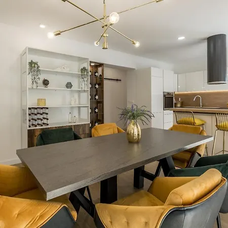 & Ileana Apartment Split