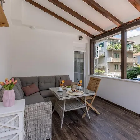 & Ileana Apartment Split
