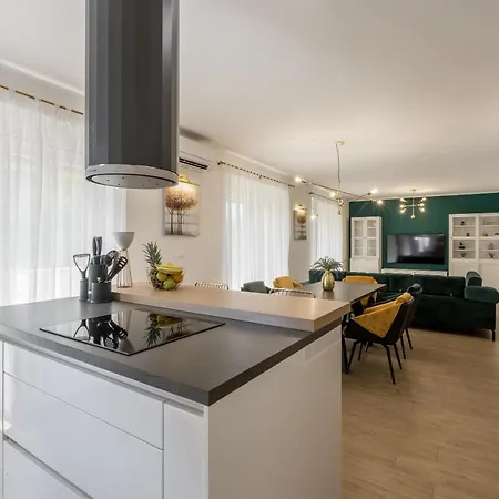 & Ileana Apartment *