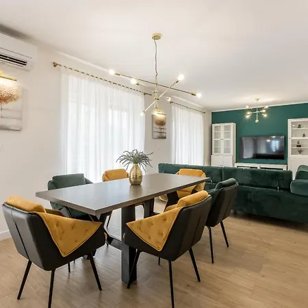 & Ileana Apartment